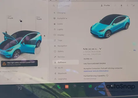 2022 Tesla Model Y Long Range Dual Motor All-Wheel Drive z USA, uszkodzony, nr VIN 7SAYGAEE4NF364264